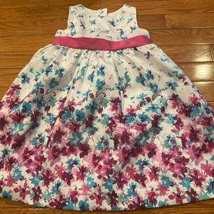 Gymboree dress size 2T. Adorable on. Double lined. Minimal use. Ideal 4 Easter.